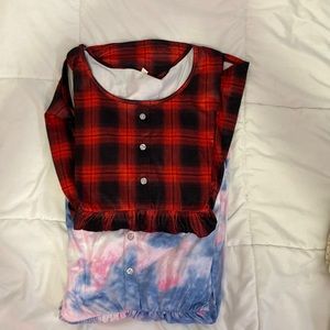 2 size large maternity long sleeve shirts